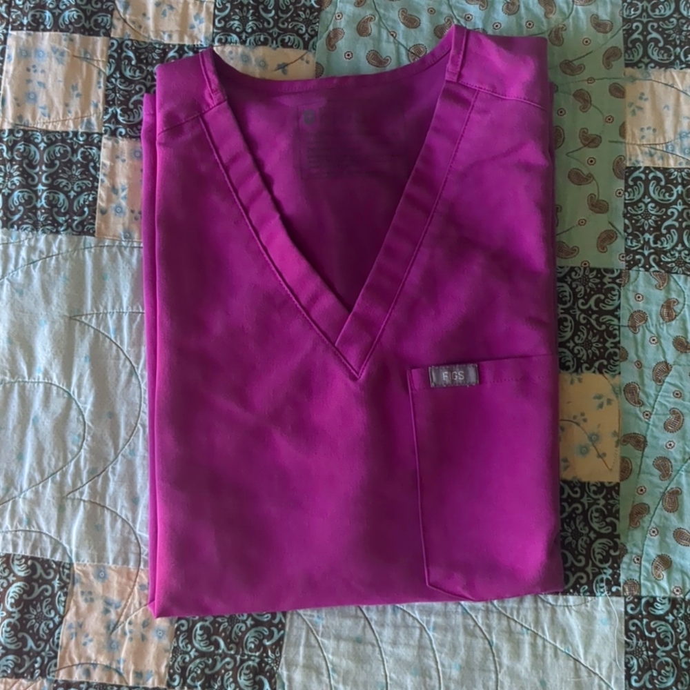 Figs scrub top